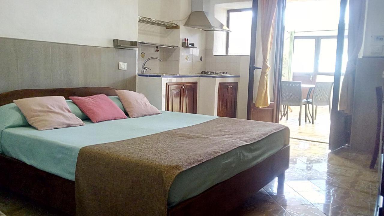 B&B Casa Frank Stromboli Bagian luar foto
