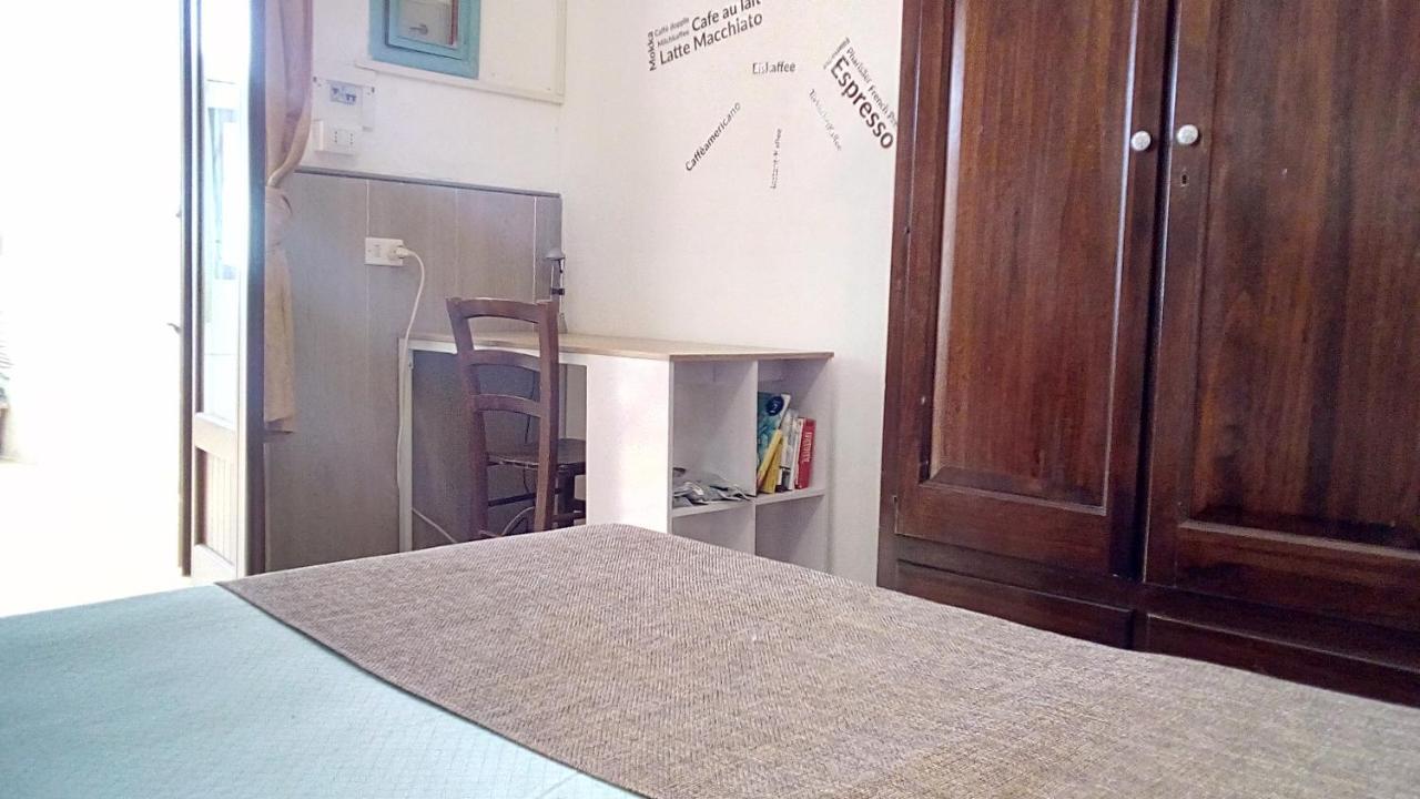B&B Casa Frank Stromboli Bagian luar foto